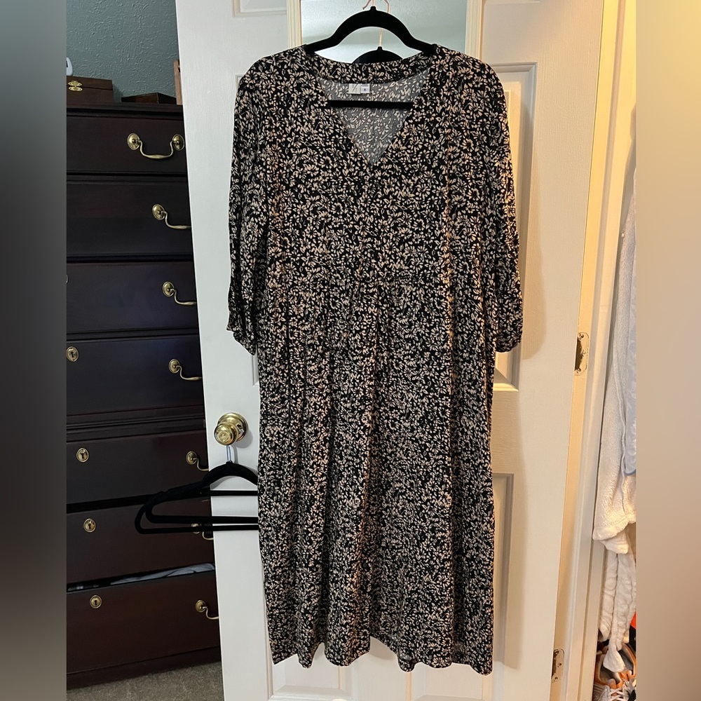 BYTAVI Long Sleeve Tier Dress, Black Floral, Medium
